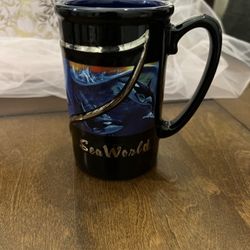 A Sea World Busch Gardens Shamu Souvenir Coffee Mug Black 16oz Older