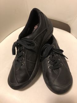 Keen men’s sneakers size 10