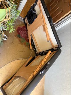 💆‍♂️ Portable Folding Massage Table / Lash Bed – Black Vinyl with Wooden Legs
