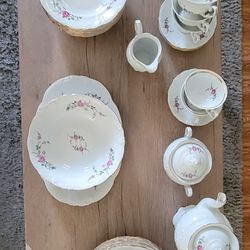 47 Piece Wawel China Set