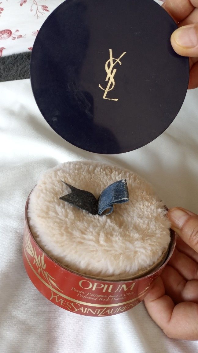 Yves Saint Laurent Opium perfume Body Bath Powder Dusting.