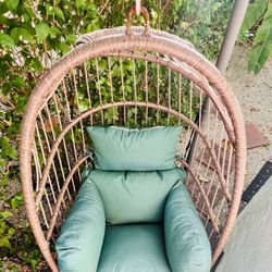 Hanging Egg Chair for Outdoor – Good Condition – Ready for Pick Up