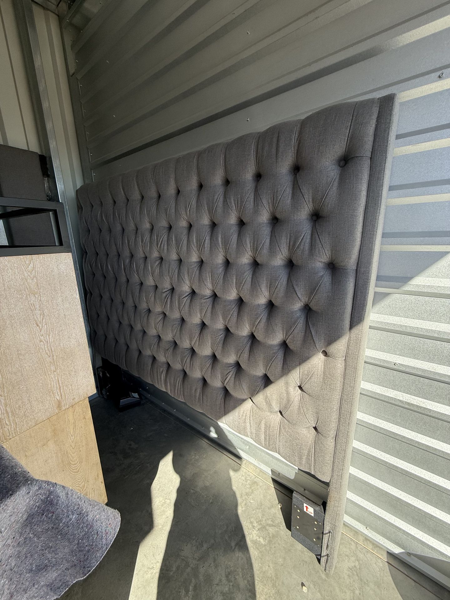 Living spaces King Grwy Headboard and Frame