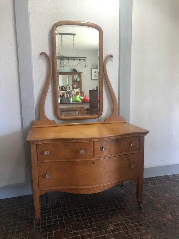 Antique Vanity With Mirror