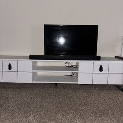 Samsung 32 Inch TV And Samsung Soundbar