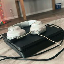 PlayStation 4 [500GB/1TB] - Excellent Condition