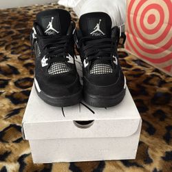 Lightly used Jordan 4 White Thunder