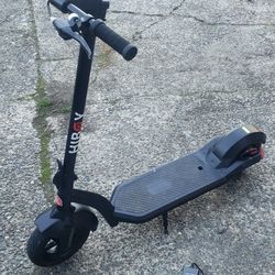 HiBoy Max 3 Rear Wheel Drive E Scooter Runs Great Holds Charge Bluetooth