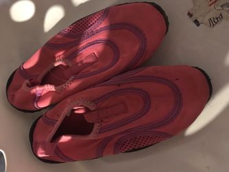 Water shoes girls 1/2 $2 reduced new condition