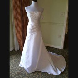 David's Bridald Gorgeous Brand New Wedding Gown Sz4 Retail $399
