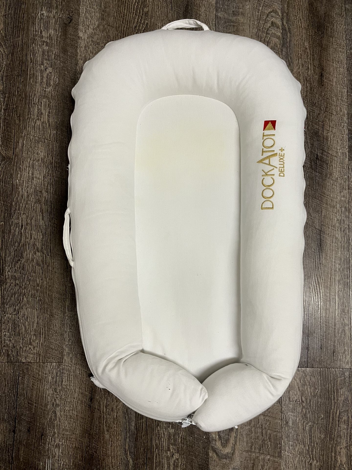 Dock A Tot Deluxe In White With Spare Cover