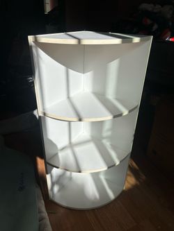 Corner bookshelf