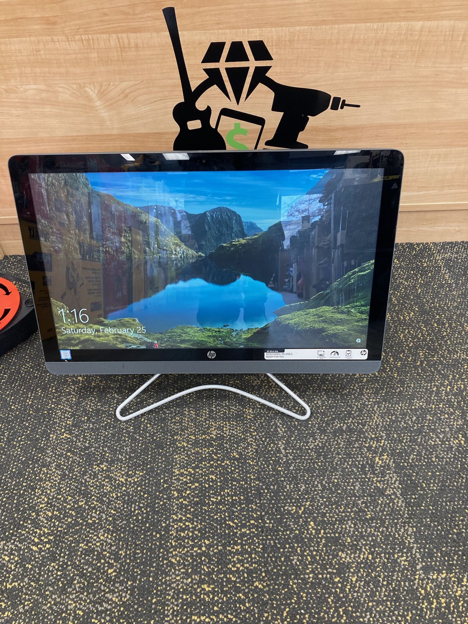 HP 24-e014 All-In-One PC 23.8" I3 8GB 1TB Touchscreen Desktop