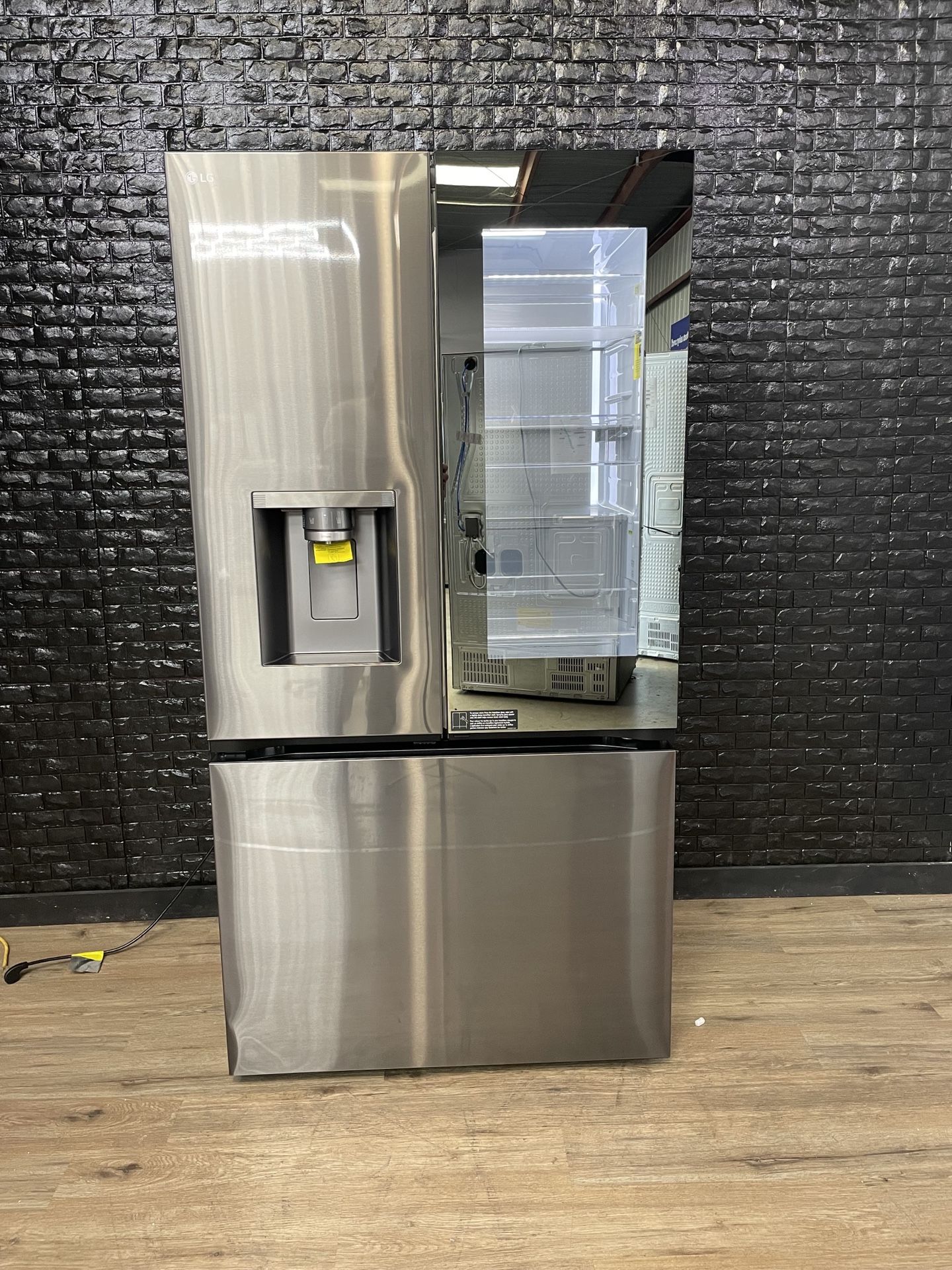 LG Refrigerator w/Warranty! R1674A