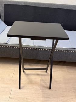 Folding utility table