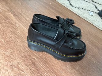 Doc Martens Adrian Quad size 9