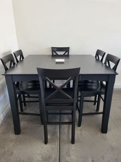 Table & 6 Chairs Chairs (built-in leaf) good condition