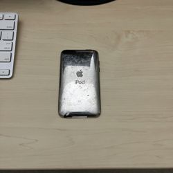 iPod Touch 8GB 1st Edition - excellent Screen (needs Audio Jack Replacement)