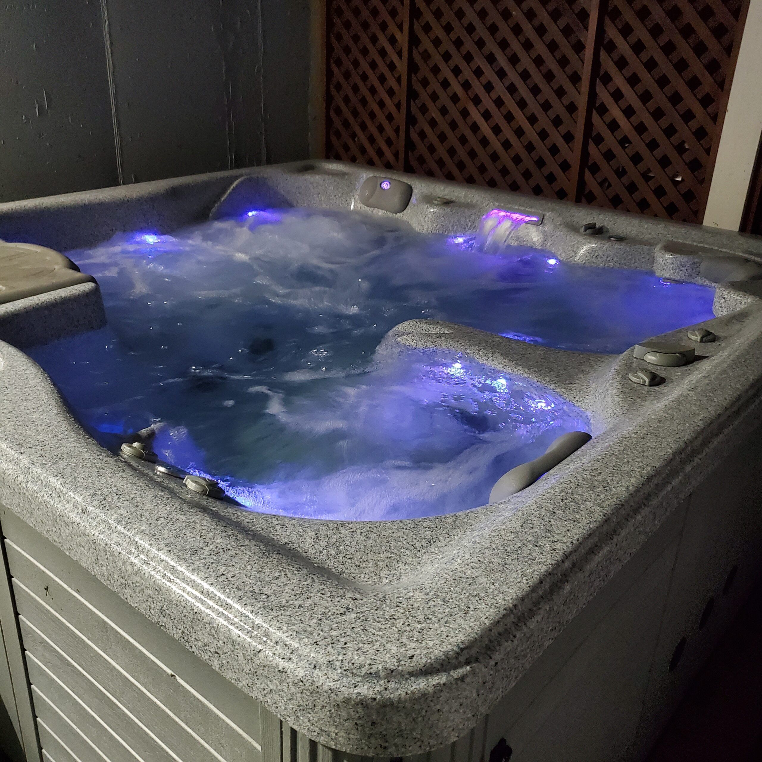 Near New Master Spas LSX 4-5 Person Hot Tub 62 - Stamford, CT