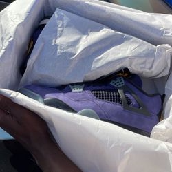 Jordan Retro 4 “lakers”  Size 4y 