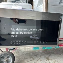 Frigidaire Microwave Oven With Air Fryer Option