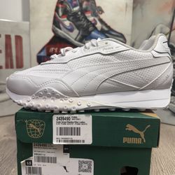 New Puma Junior Blacktop Rider Leather Jr Sneaker White Size 5.5Y/7W Read Description  Brand new pair with defects  Slightly yellowed left pair due to