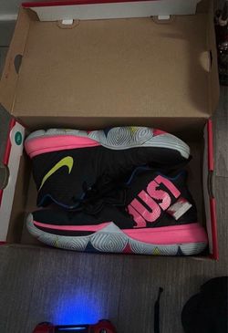 Kyrie 3 size 8.5