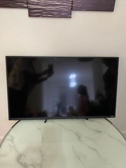 Vizio TV 32” with Wall Mount