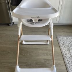 Munchkin Foldable High Chair