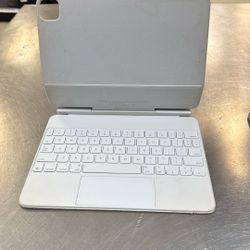 Apple Keyboard ‼️ASK FOR DIANA‼️