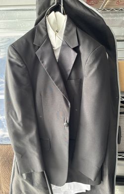 (1) Men’s Black Tuxedo
