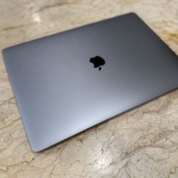 Macbook Pro 15.4” Intel Core i7, 16 GB RAM, 500 GB SSD