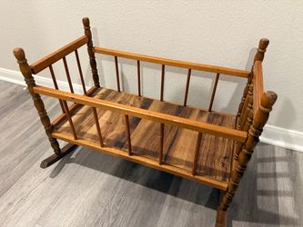 VTG Rustic Country Folk Art Wood Baby Doll Rocking Crib Cradle 25” L 18” H 14”