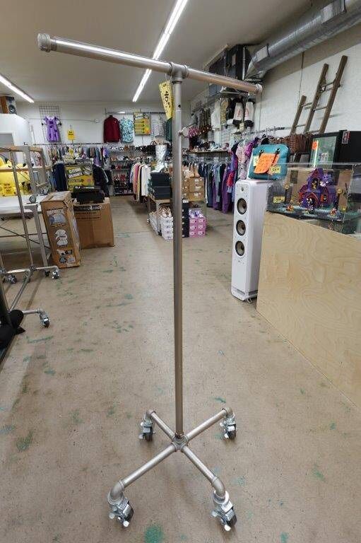 Style Adjustable Height Industrial Heavy Duty Rolling Clothing Rack 