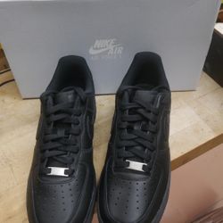   Nike Air Force 1 Low '07 Triple Black Mens CW2288-001 NEW size 8. 