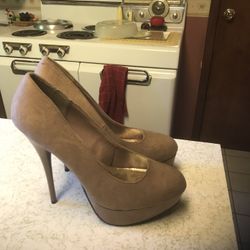 Ladies Shoes Size  8