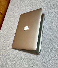Apple MacBook Air 13” i5/8GB/256GB SSD $180