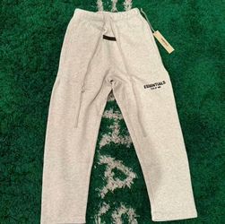 🔥 FEAR OF GOD ESSENTIALS SWEATPANTS – LIGHT OATMEAL – SIZE XL (NEW)