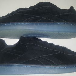 Reebok seude Tennis shoes "Size 10.5 Mens"