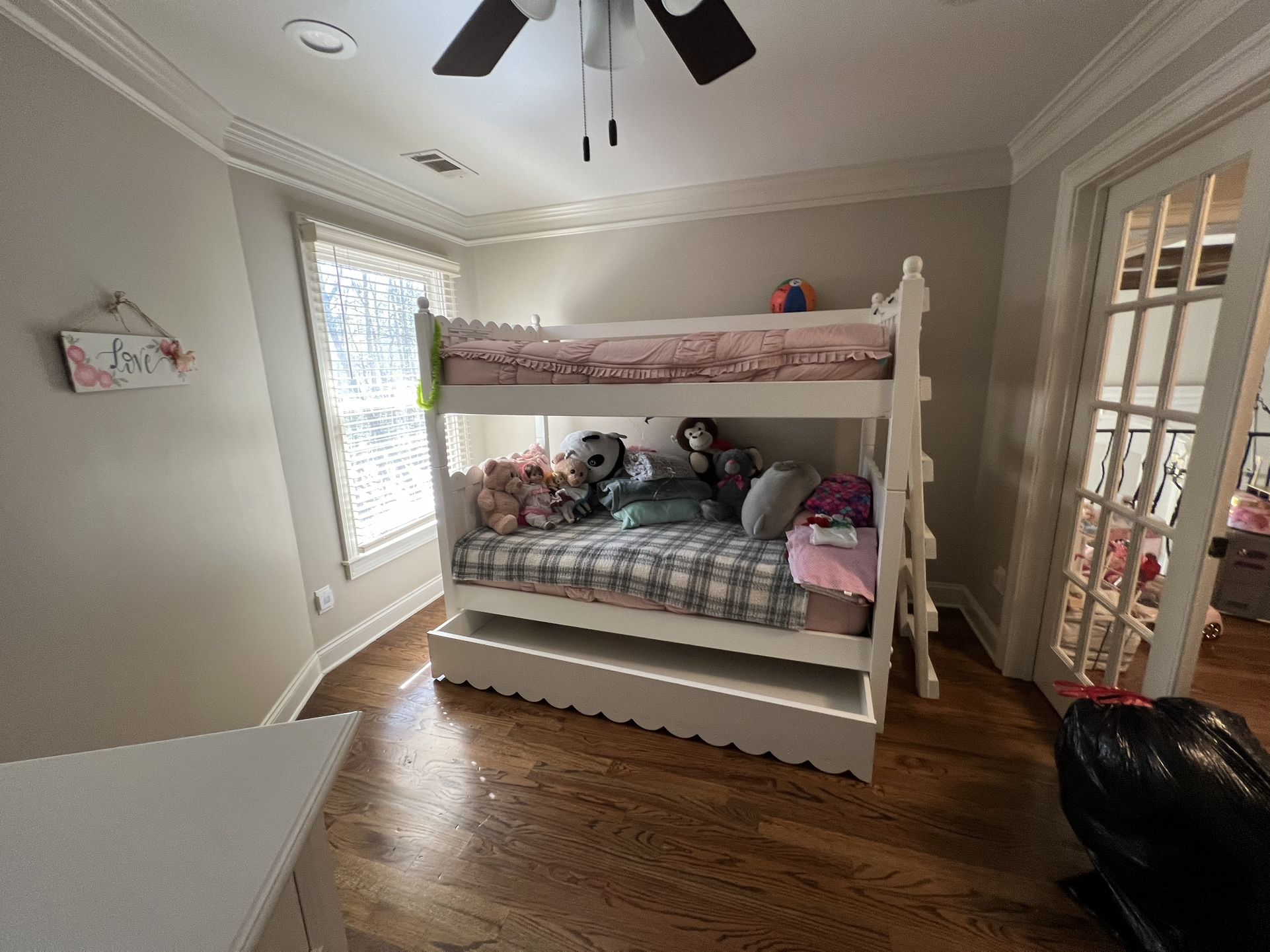 Child’s bunk bed w/ trundle bedroom set