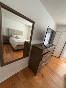 Queen Bedroom Set Like New Legacy Classic