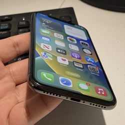 Apple iPhone X 256GB Unlocked 