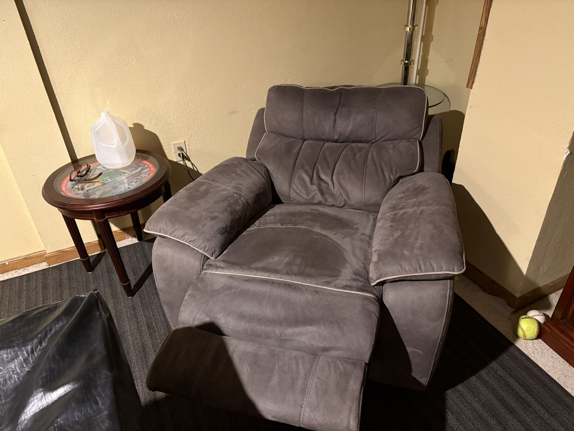 Electric recliner Bob’s furniture