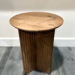 NEW Modern Style Solid Wood End Table