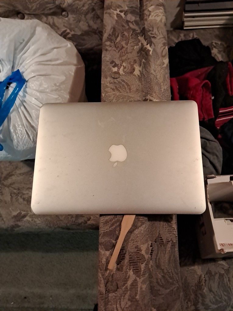 Thirteen inch macnetbook air