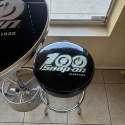 Snap on pub table