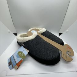 Acorn - Slippers ( Women’s 8-9 )