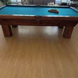 Connelly Pool Table Excellent Condition 