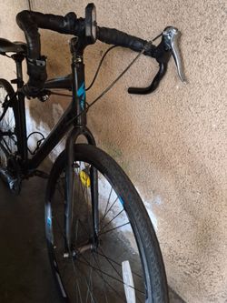 https://offerup.com/redirect/?o=T2JvLm5vdC5mcmVl.Specialized used needs rear tire the small gear chain star needs that piece and ready to ride it.
