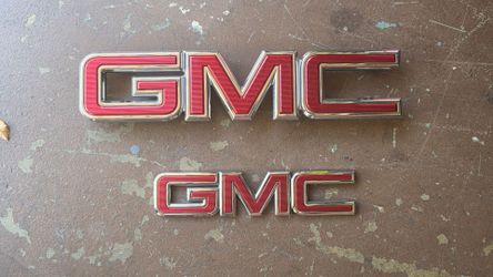 GMC Yukon emblems